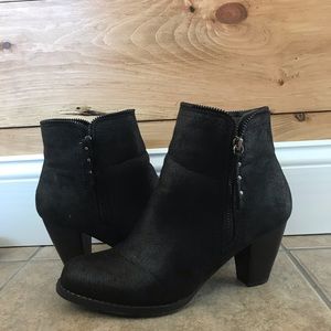 JustFab black booties!